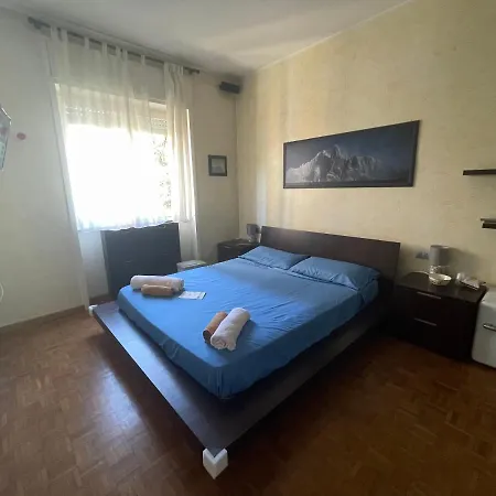 4 Bed In 7 Min Duomo Up To 6 Peop Apartment Milan