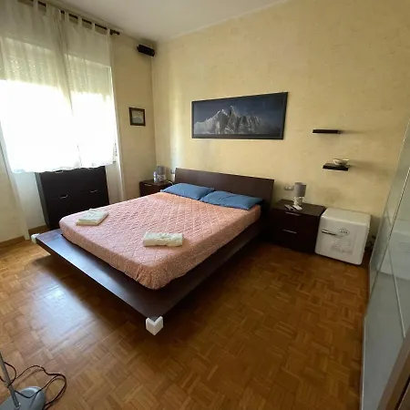 Apartment 4 Bed In 7 Min Duomo Up To 6 Peop